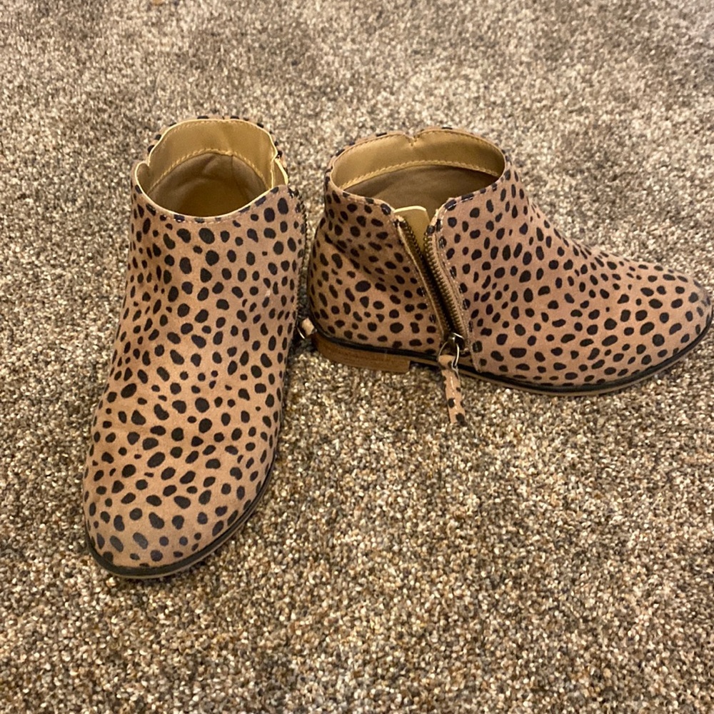 Girls Cheetah Boots